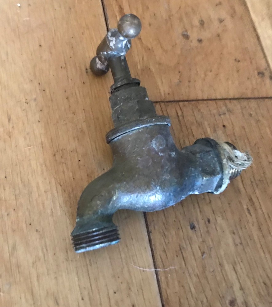 VINTAGE SOLID BRASS GARDEN TAPS Ref2 - (Black D 12)
