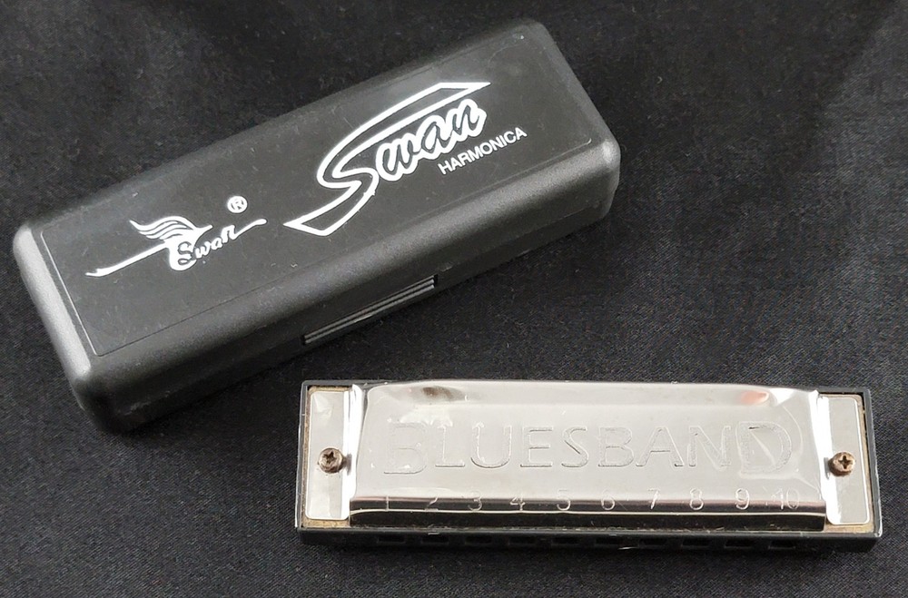 Hohner Blueband Harmonica w/ Black Swan Plastic Case
