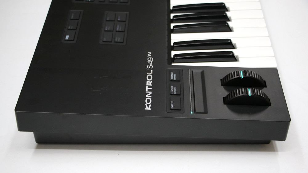 Native Instruments Kontrol S49 MK3 Keyboard Controller *READ*