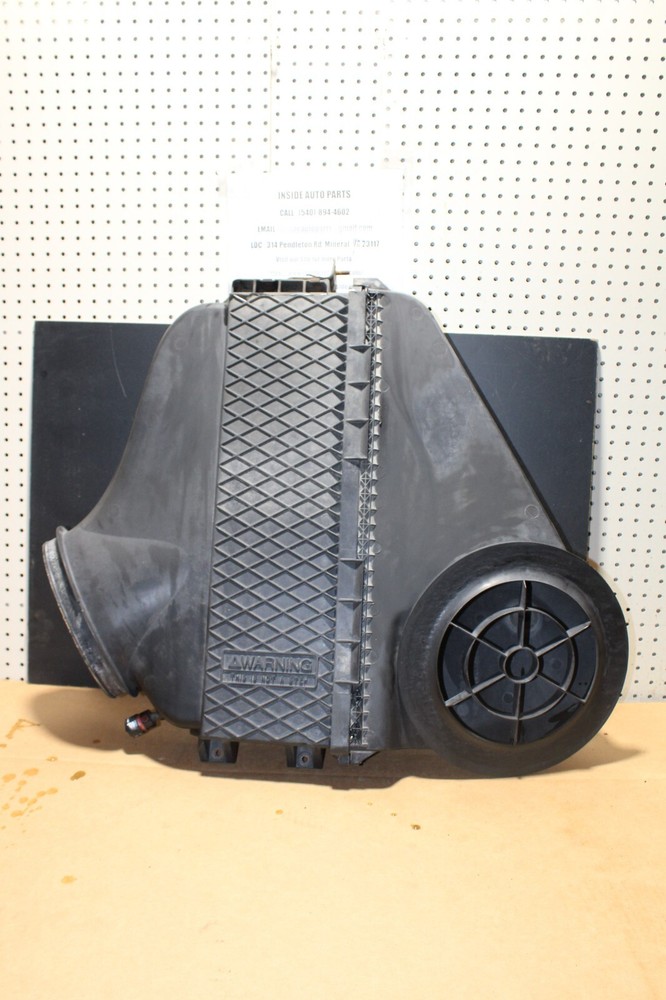 2015 Freightliner Cascadia Air Cleaner