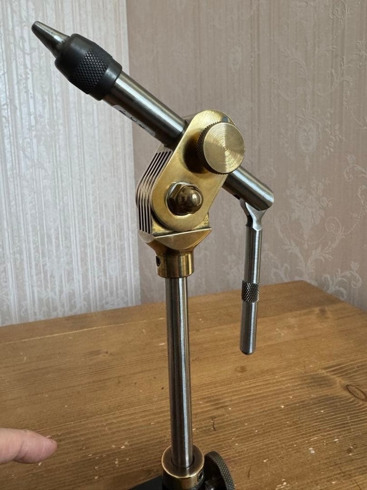 Dyna King "Voyager" Fly Tying Vice and Magnifying Tool Excellent