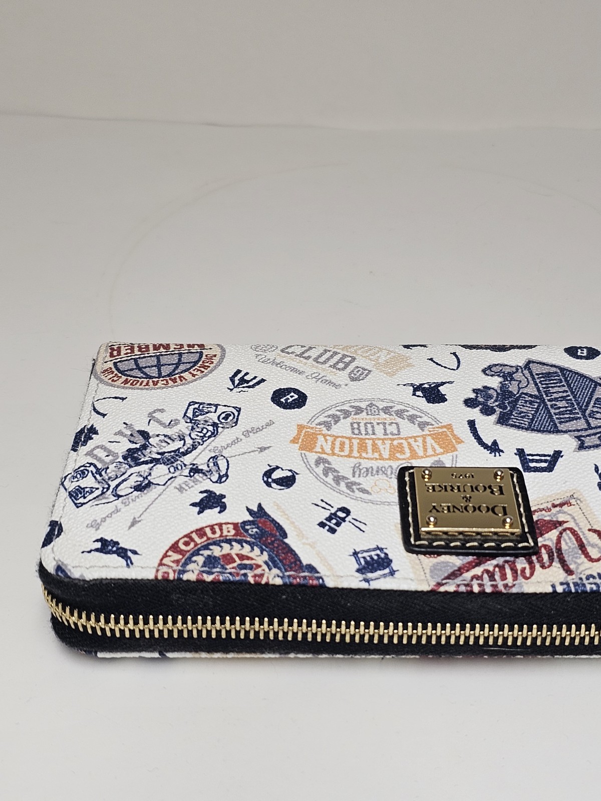 DVC Disney Vacation Club Dooney & Bourke Wallet Wristlet