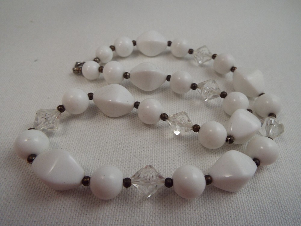 White Bead Necklace (D62)