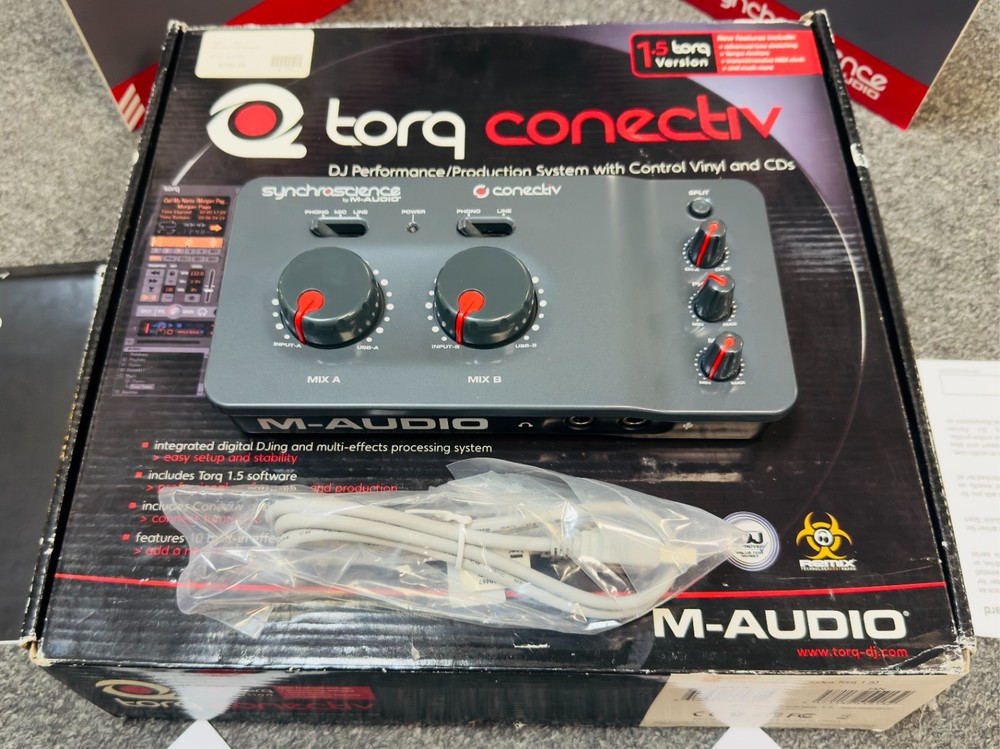 M-Audio Torq Conectiv Bundle DJ VINYL/CD/Controller