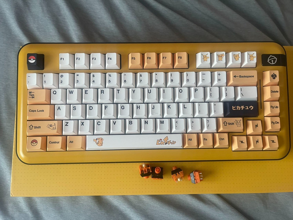 Qeeke Studio KR-081 R3