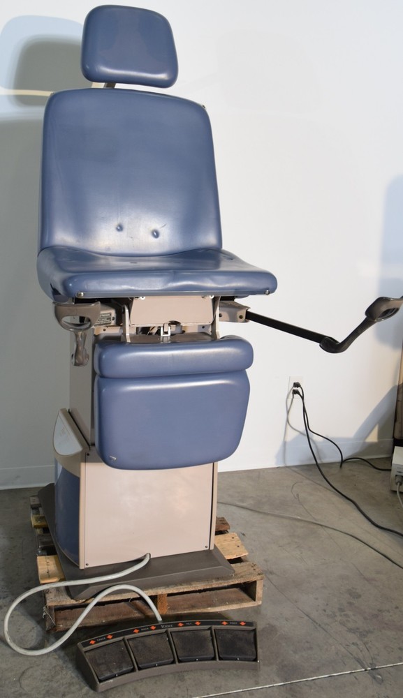 Midmark 319 Power Exam Chair with Foot Switch
