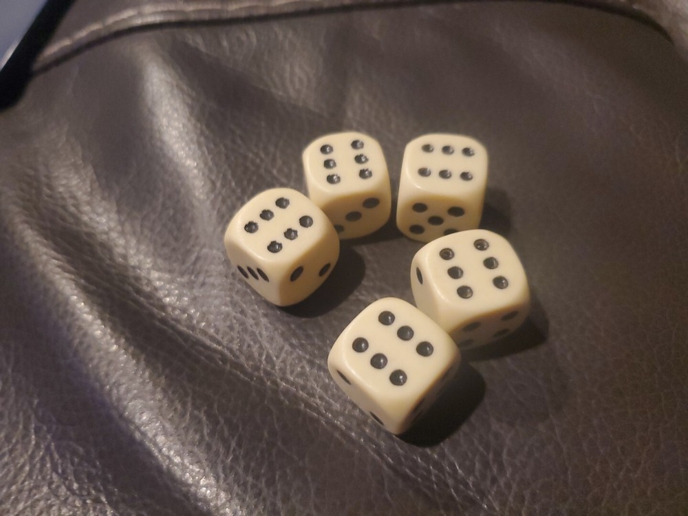 5 Bakelite Amber Dice