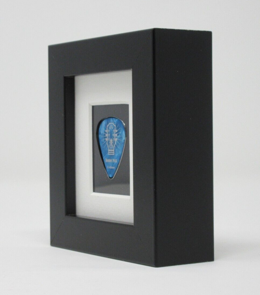 1 GUITAR PICK (NOT INCLUDED) SMALL DISPLAY FRAME