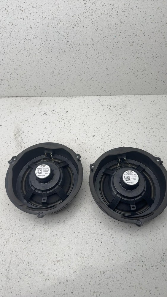 13 Audi AUDI A4 Speaker right & left side 818-17
