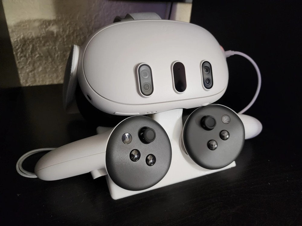 Meta Quest 3 Display Stand with Controller Holders - VR Headset Stand