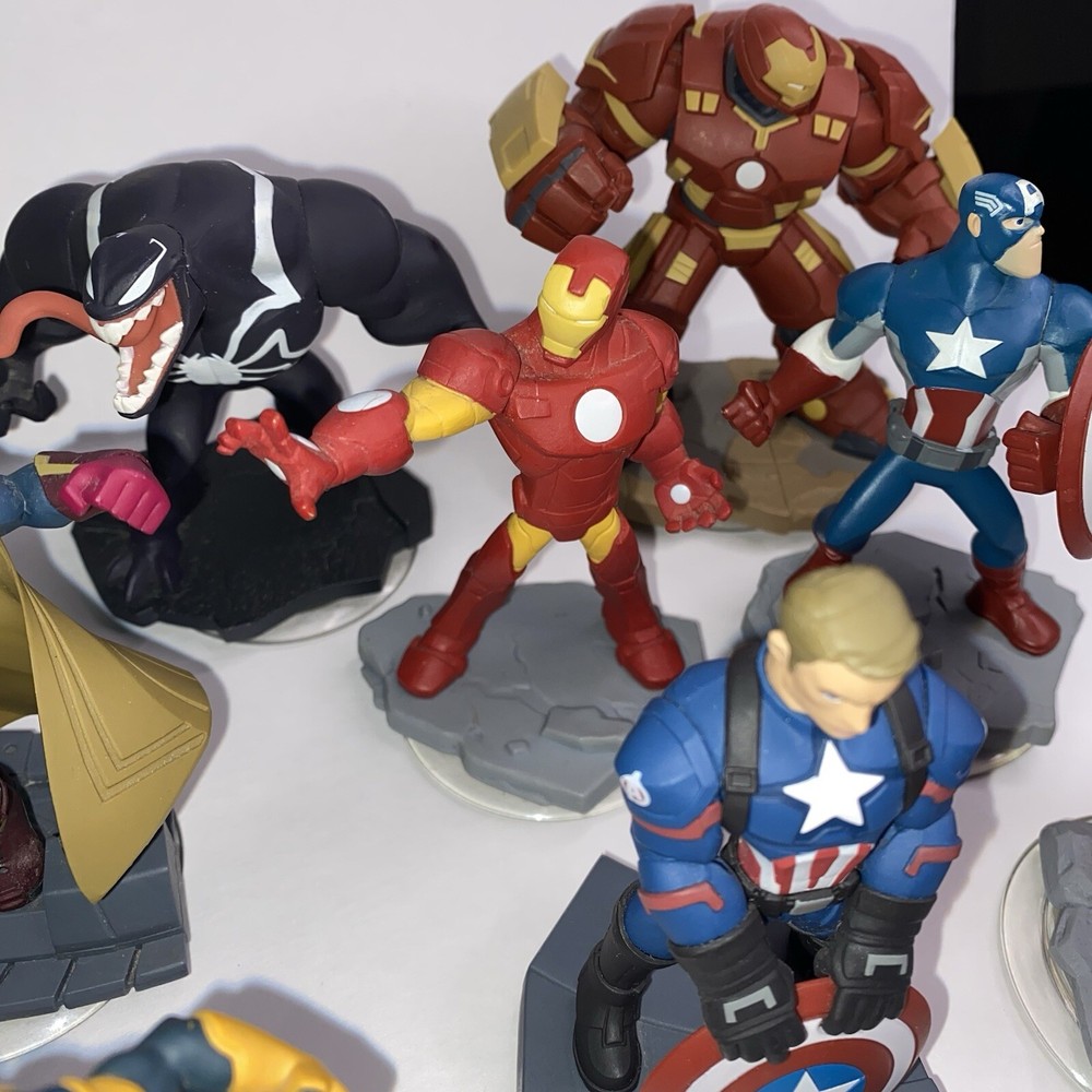 Disney Infinity Marvel 17 Piece Lot