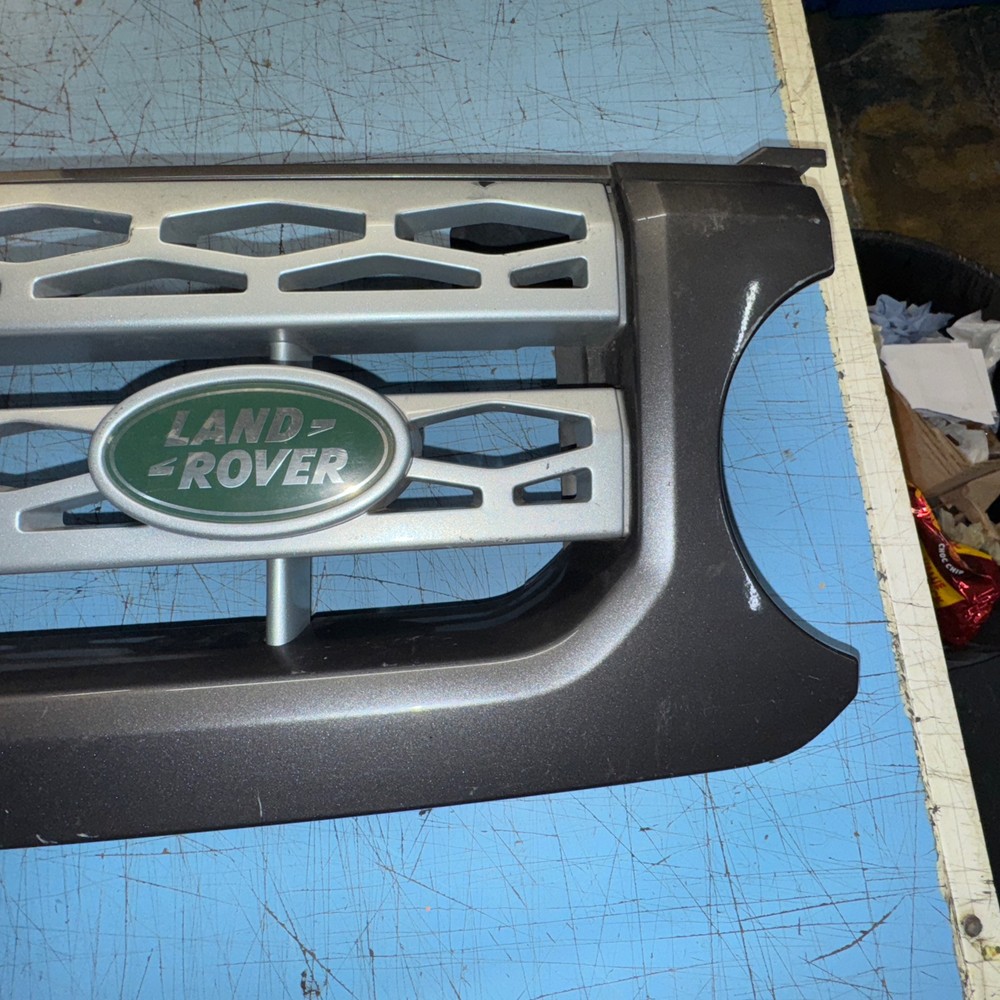 Land Rover Discovery 4 Front grill panel Corris grey paint code 873
