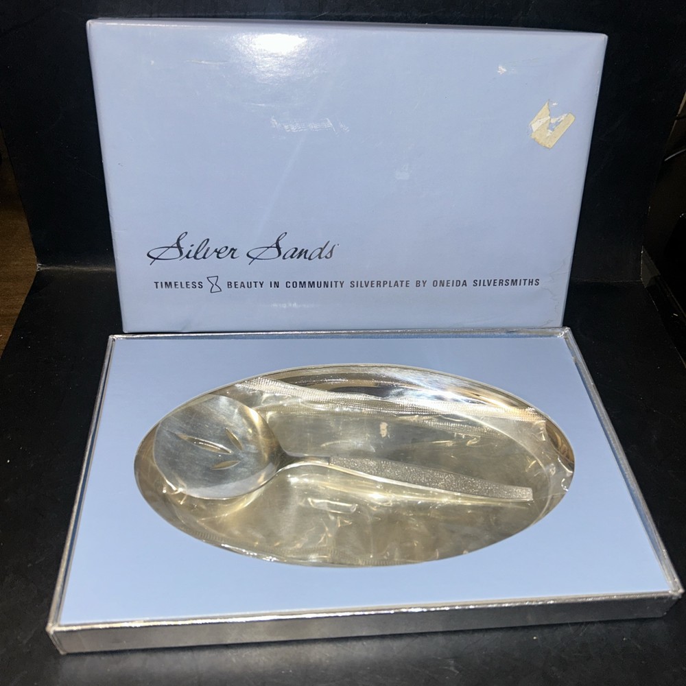 Vintage Oneida Silver Sands Silverplated 9.5”x6” Tray Plus Spoon