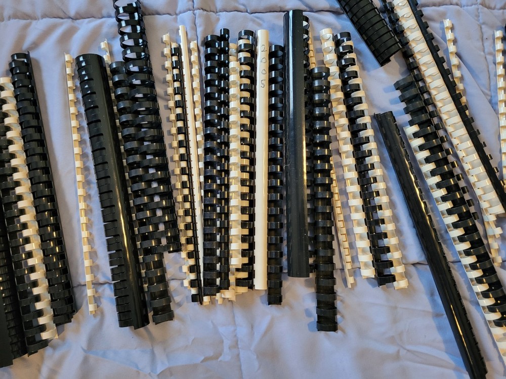 GBC DOCUBIND PERSONAL PRESENTATION BINDING SYSTEM w/ PARTIAL BOX OF SPINES