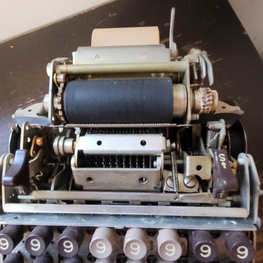 Vintage Victor 72 Key Adding Machine With Victor Dust Cover