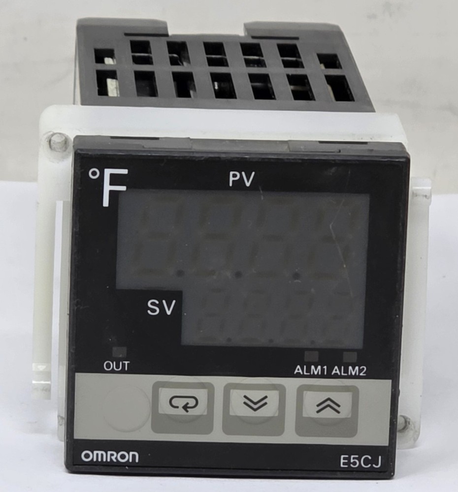 Omron E5CJ-C2-F Temperature Controller 100-240 VAC