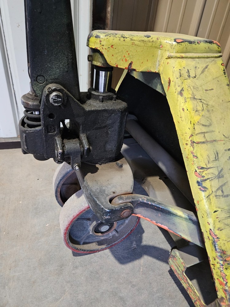4 Pallet Jacks 5500lb Capacity 2.5 Ton