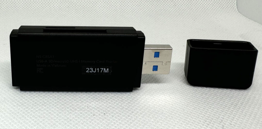 Insignia USB 3.2 SD and microSD Memory Card Reader - Black - NS-CRSA1