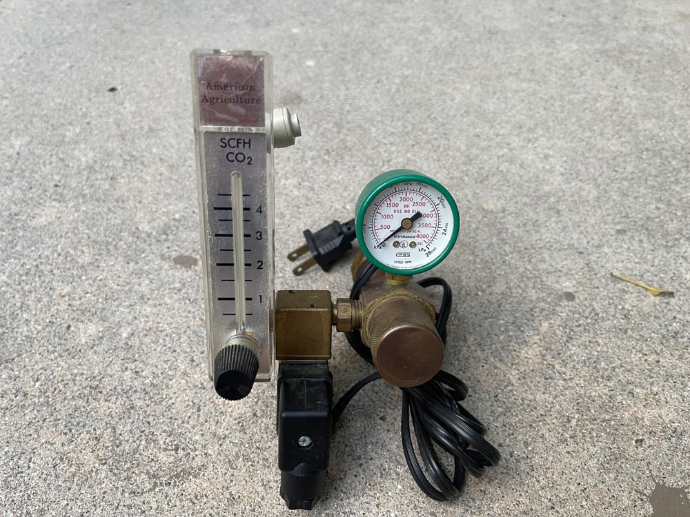 American Hydroponics CO2 Regulator with Solenoid and Flowmeter