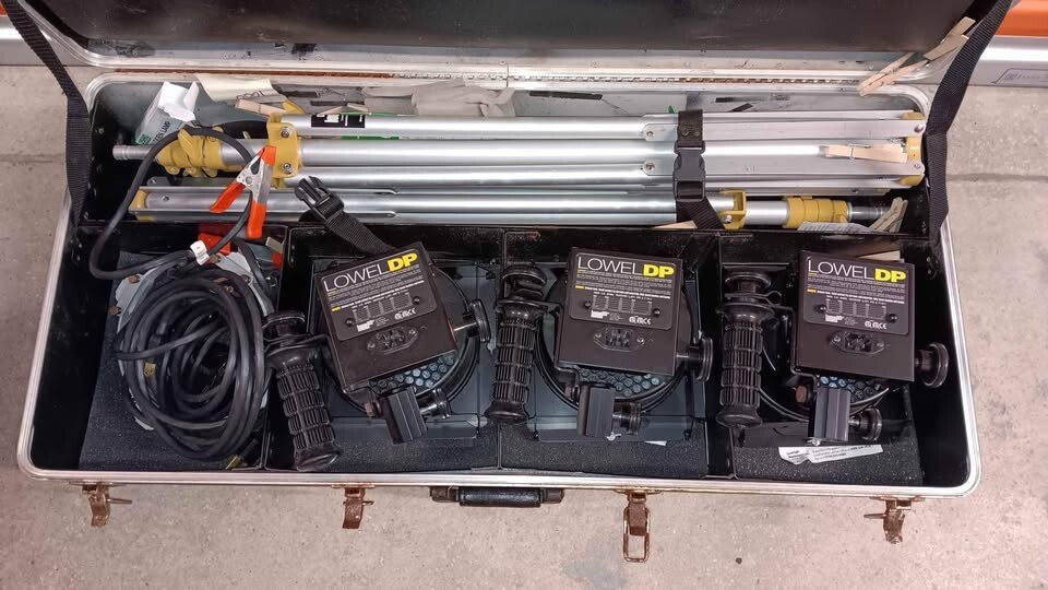 Lowel DP 4 light pro lighting kit