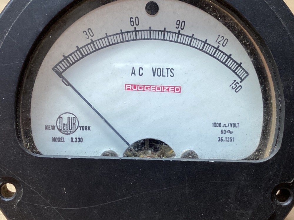 Panel Gauge Volts DC, Model R 330 Ruggedized #104F277*CO