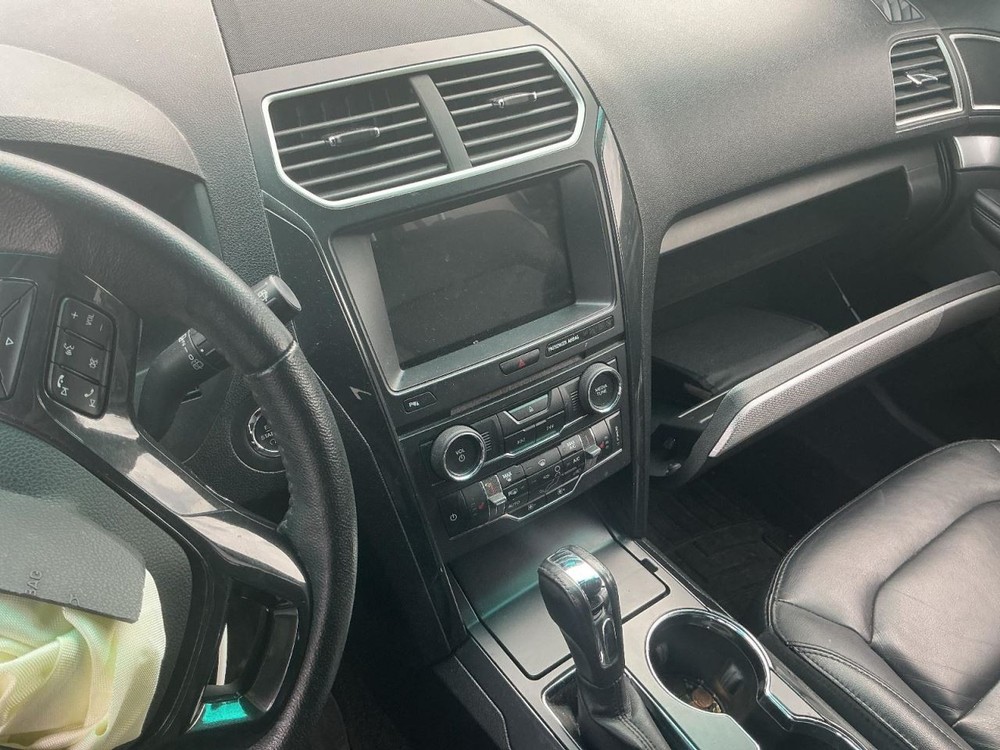EXPLORER 2017 Glove Box 5028918