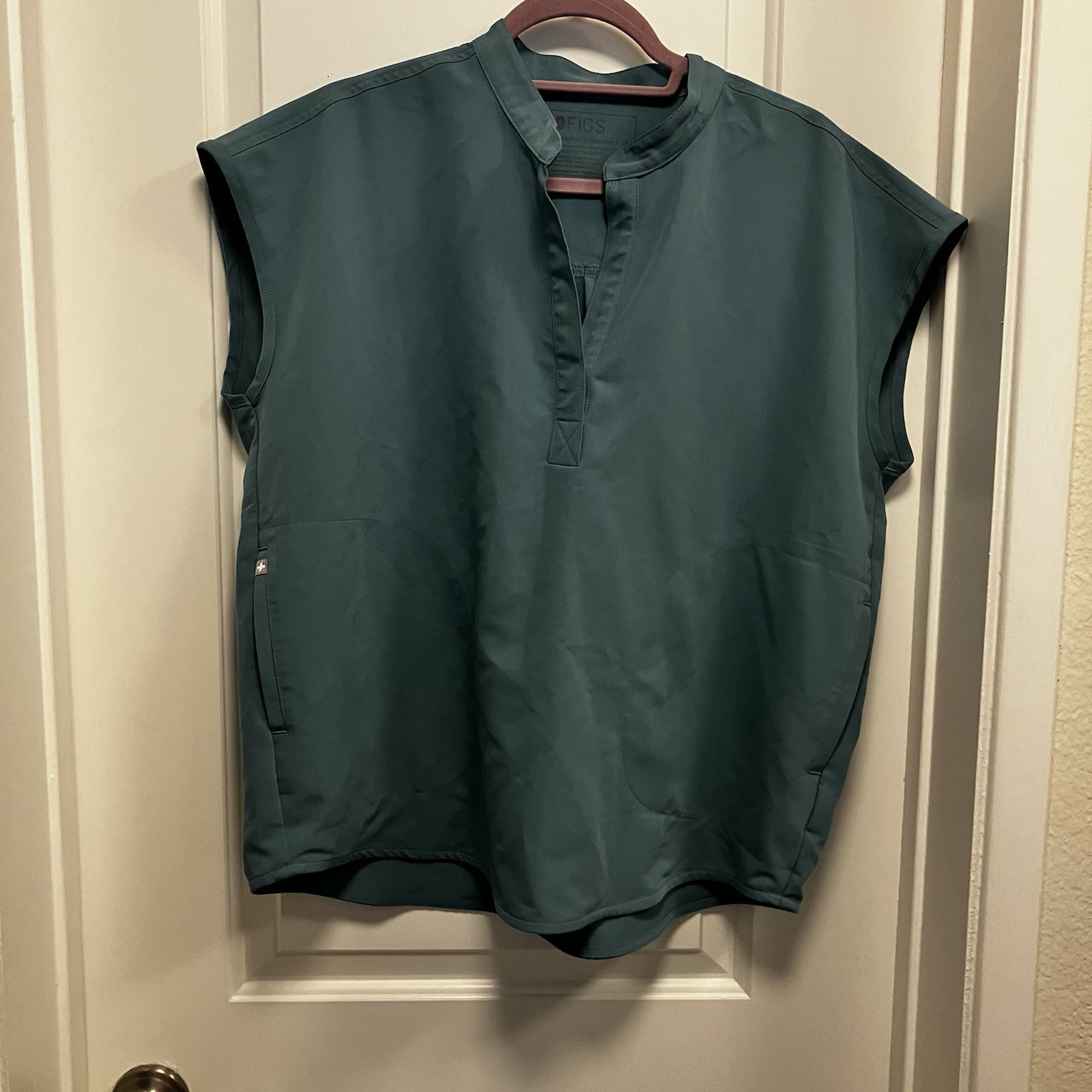 Figs Rafaela Size Medium Oversized Scrub Top Sleeveless Green Marine Cactus