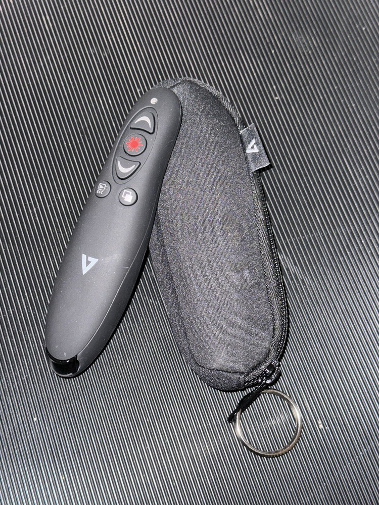 V7 WP1000-24G-19NB Professional Wireless Presenter with Laser Pointer