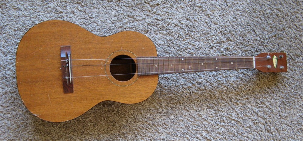 Vintage Harmony Baritone Ukulele Uke 30”
