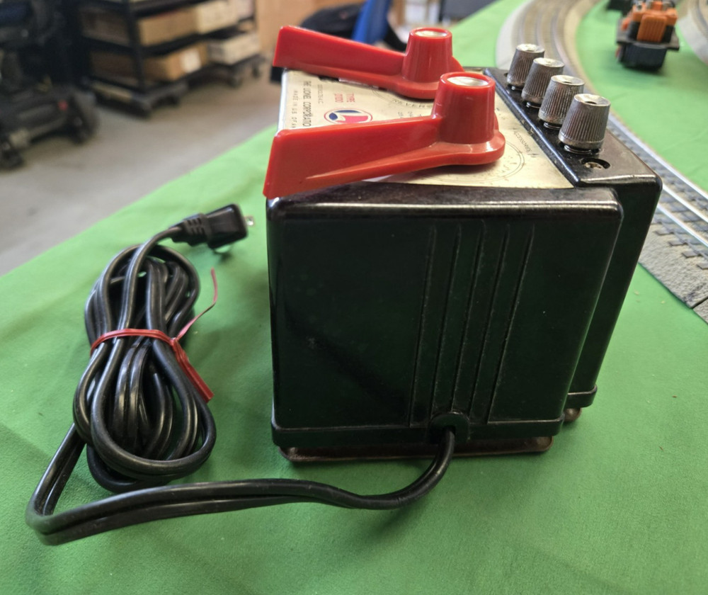 LIONEL Type 0100 90W Refurbished