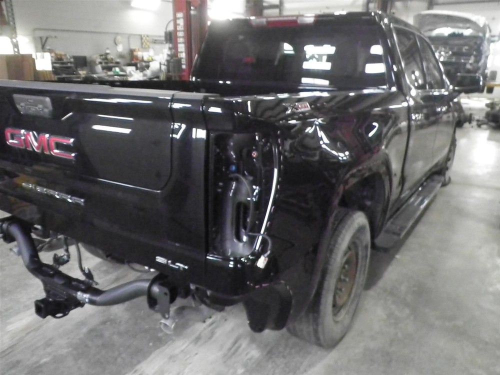 2026 Sierra 1500 SLT Upper Air Shutter