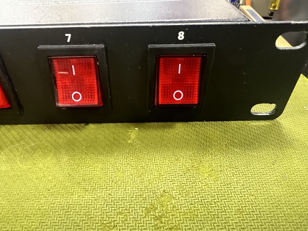 American DJ PC-100A 8-Switch ON/OFF Power Center