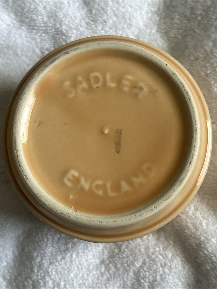 Sadler England Round Flowered Box. 9