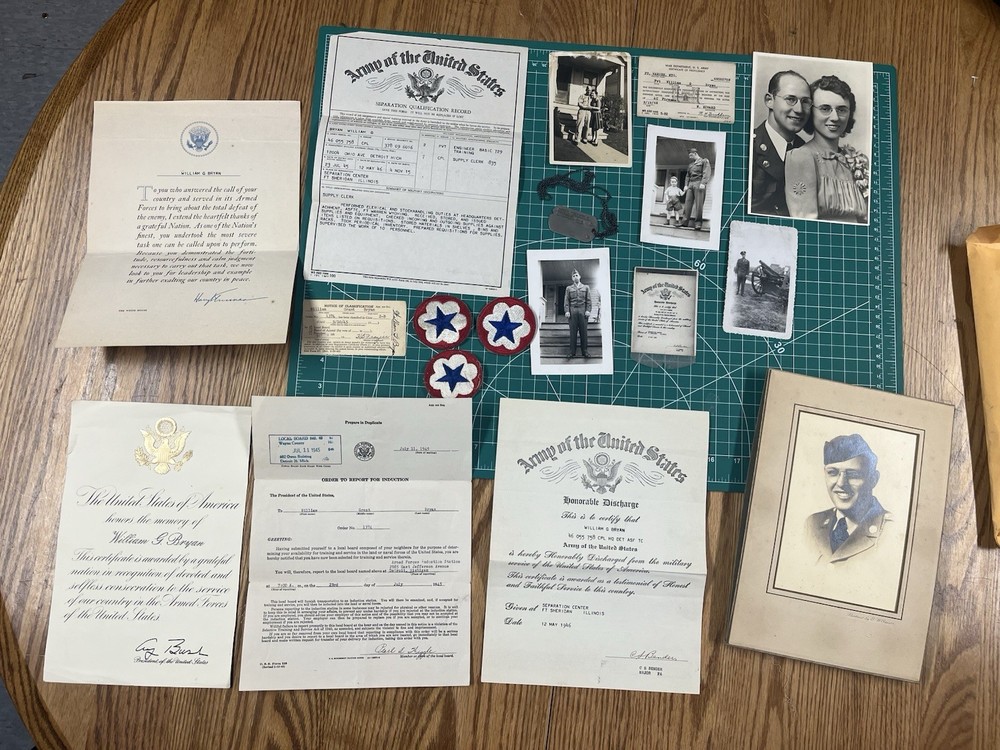 WWII US Army Grouping Photos Paper Dog Tag Patches Discharge