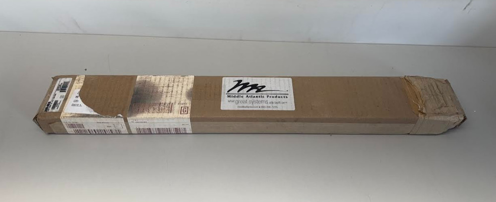 Middle Atlantic Threaded Rear Rackrail DWR-RR16