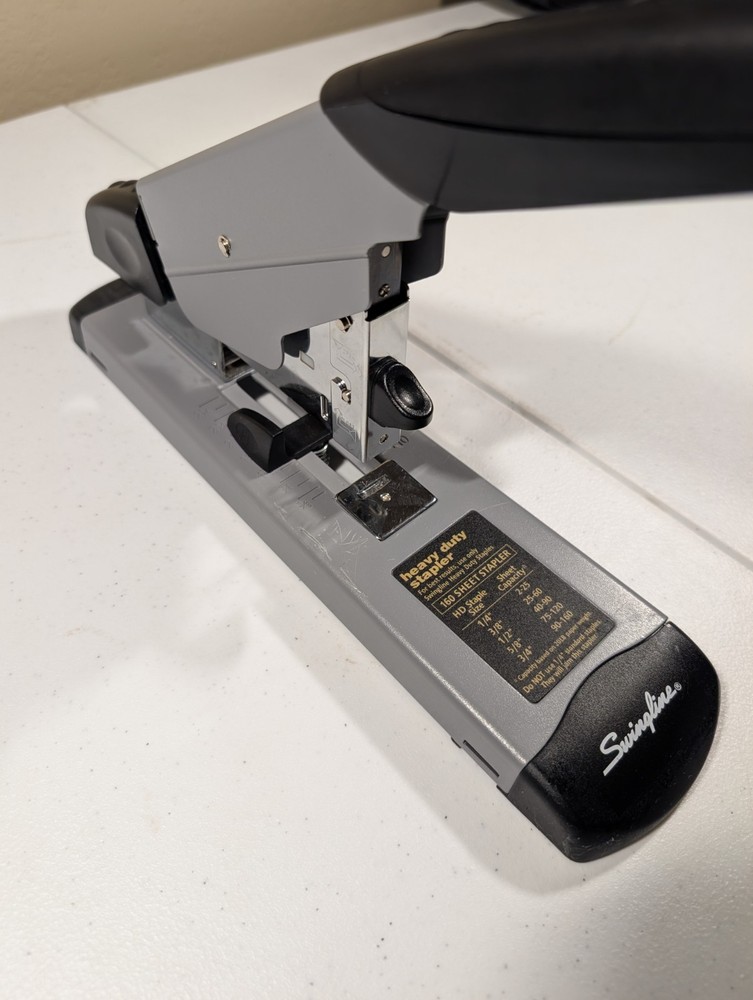 Swingline Heavy Duty Stapler, 160 Sheet Capacity. (39005)