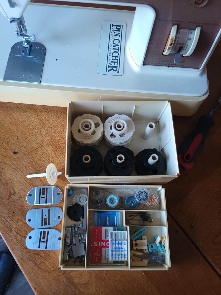Singer Touch and Sew 758 Zig Zag Sewing Machine with case