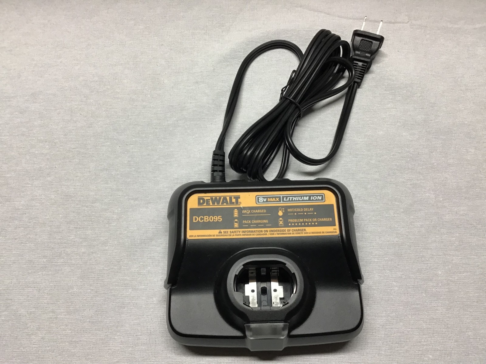 DeWalt DCB080 8V MAX 1Ah 8.0Wh Lithium-Ion Compact Battery W/Charger GENUINE