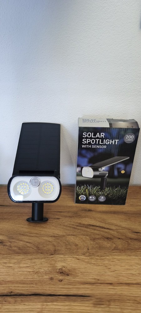 Outdoor LED spotlight light - solar panel - motion sensor IP65 6500k