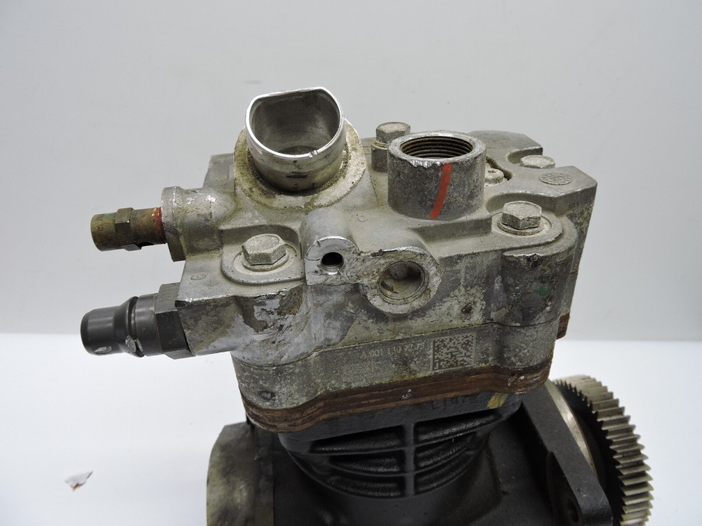 Detroit Diesel DD15 Engine Air Compressor Bendix K034655 - AS IS READ