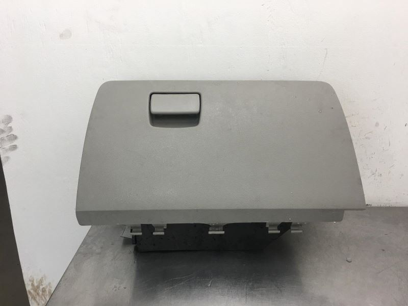 EQUINOX   2016 Glove Box 600212