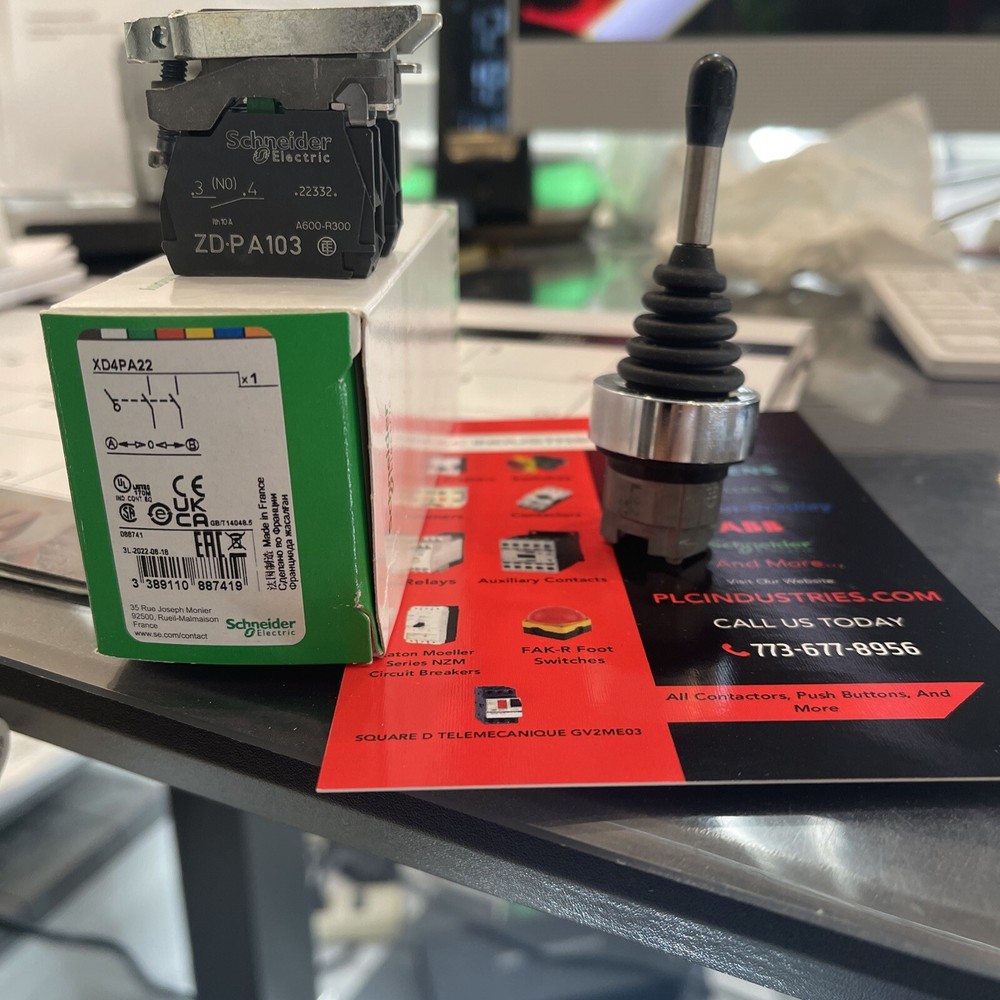 JOY STICK. ORIGINAL. XD4PA22 SPRING RETURNS SCHNEIDER