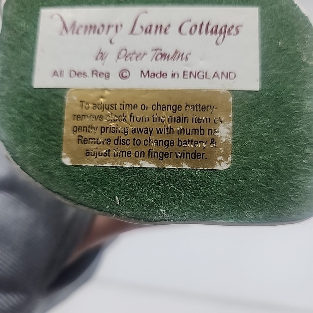 Memory Lane cpottages Clock 'Thistleberry Nook' [119]