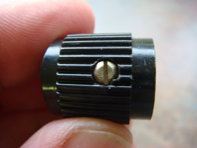 ONE Lot 26 single Set-Screw BLACK Pointer Knobs MS91528 type -- Likely Used