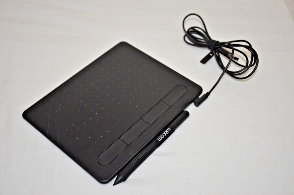 Wacom Intuos CTL-4100 Small Drawing Tablet - Black