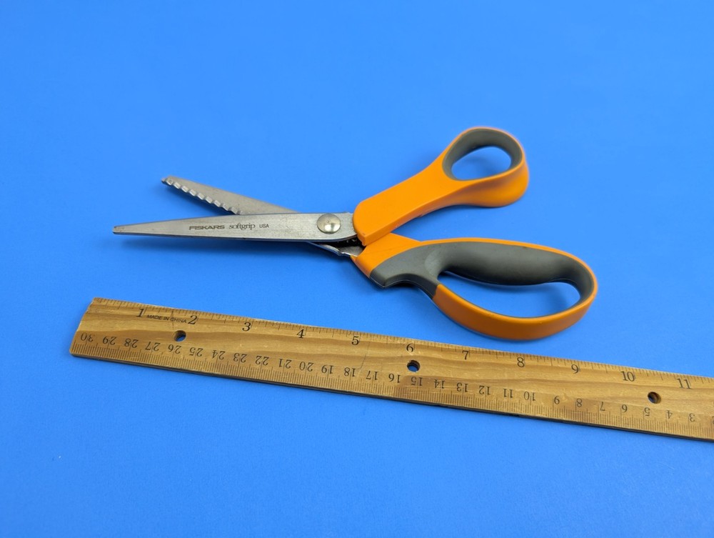 Fiskars Pinking Shears Scissors 9 Inches Long Orange Zig Zag
