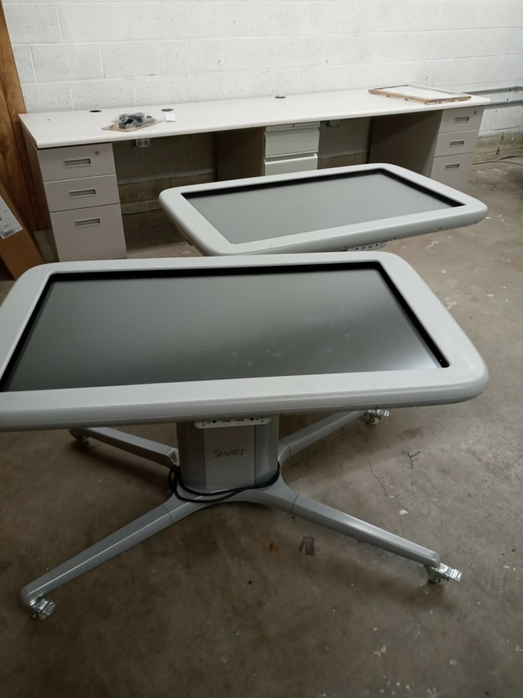 Smart Table 442i Collaborative Learning Center