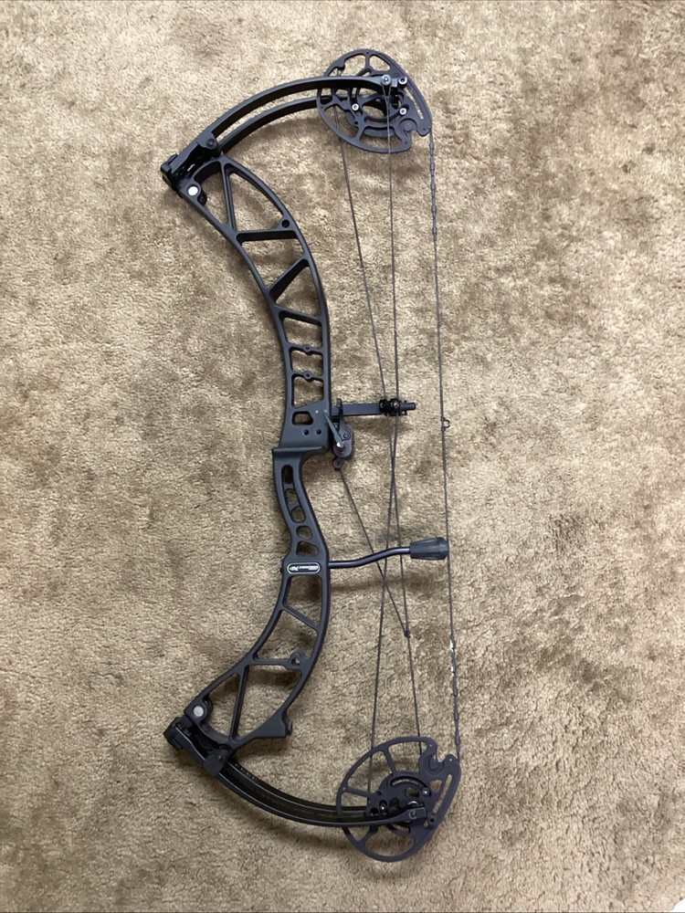 Xpedition Archery X33 Compound Bow RH #60 (26.5-31)  *INCLUDES REST*