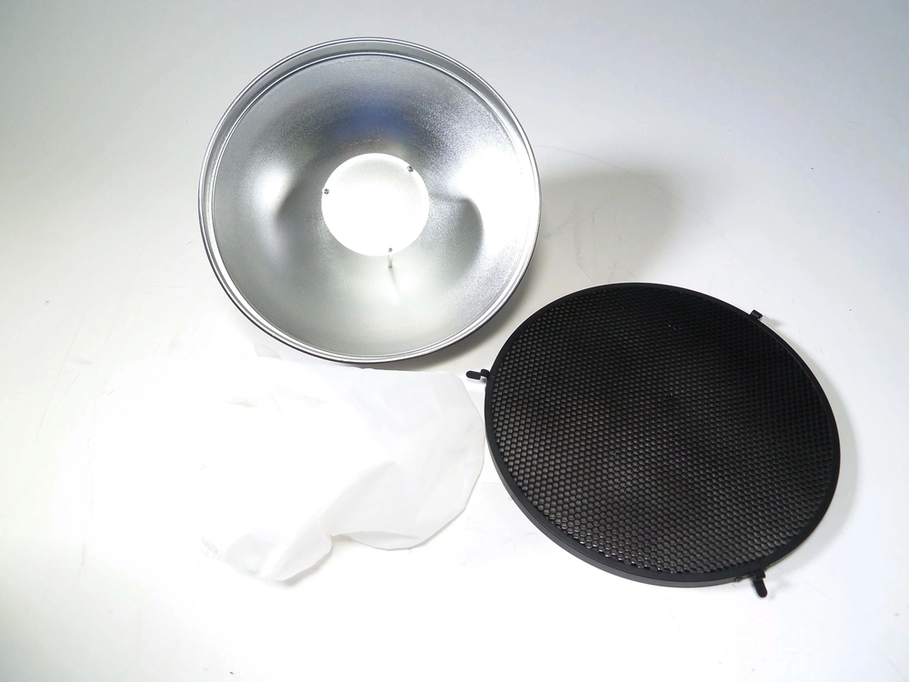 Quantum QF82 Beauty Dish w/ Grid Diffuser