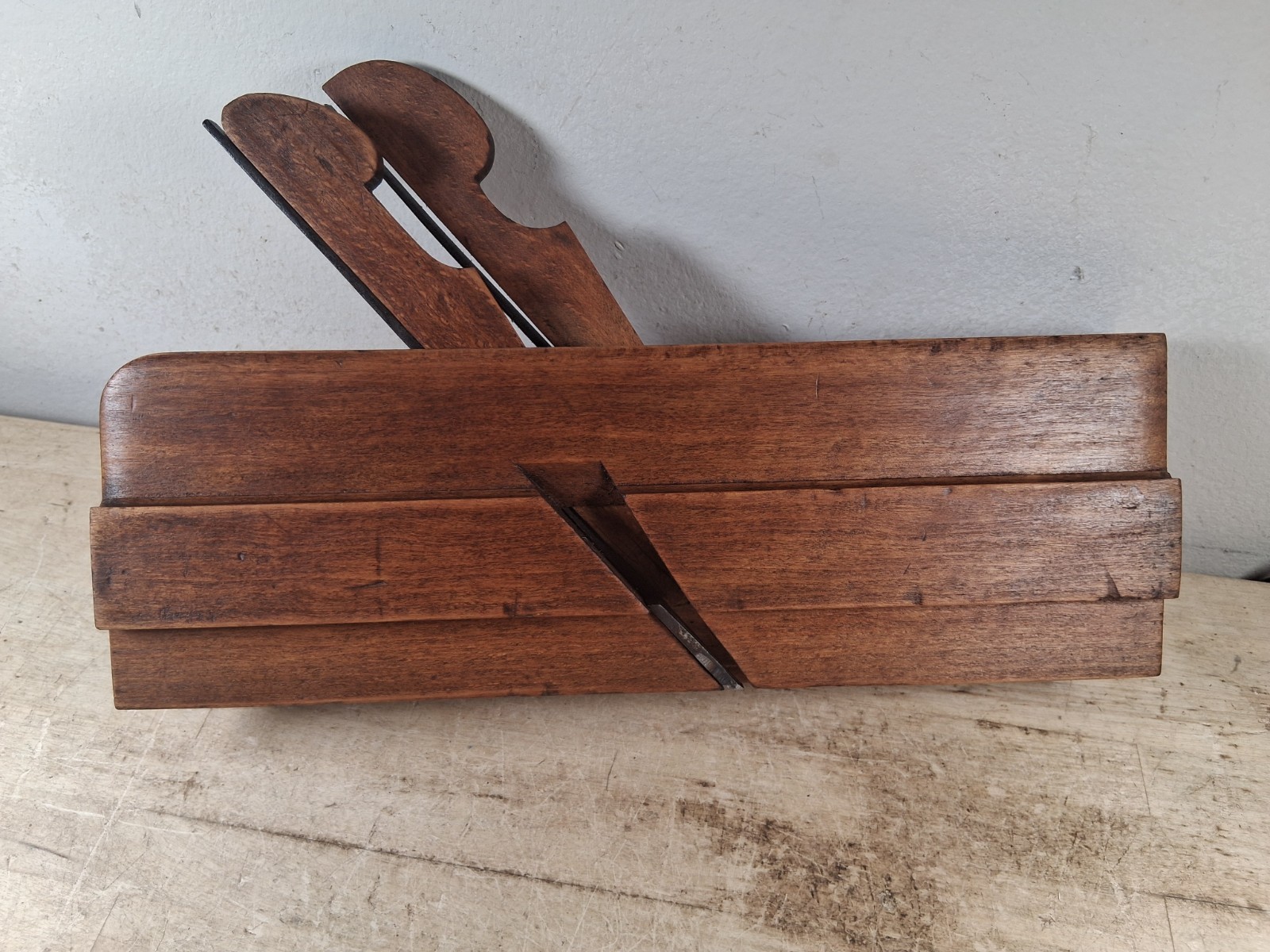 Benton, Evans & Co. 6/8 Gothic Bead Antique Used Item